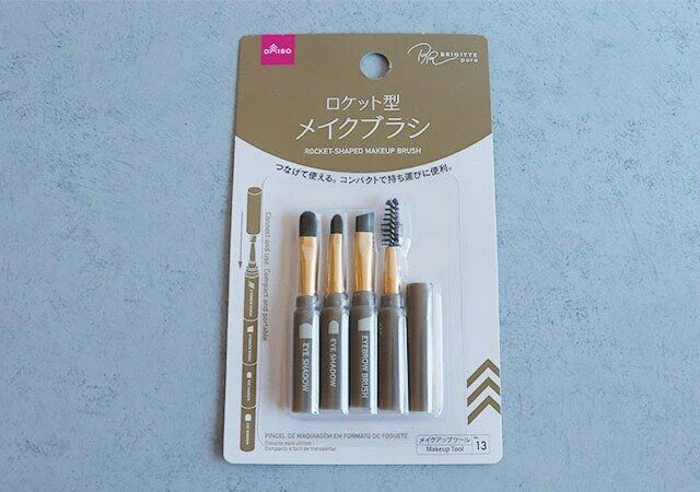ダイソー メイクブラシ（ロケット） パッケージ