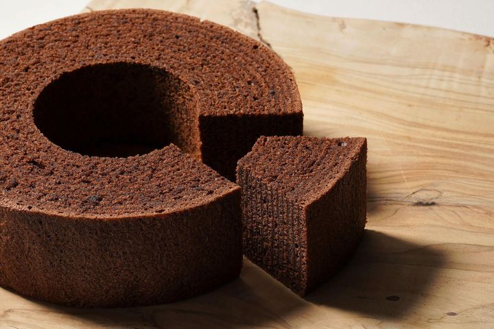 「味わい」「香り」「食感」を際立たせるため、チョコレートとバウムクーヘンの組み合わせを一から研究し作られた、こだわりの一品。