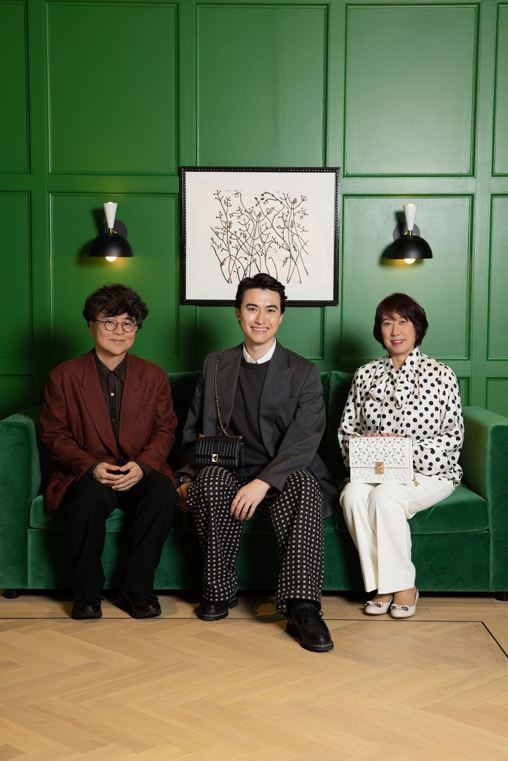 左から精神科医の星野概念、マリウス葉、そしてケイト・スペード ソーシャルインパクト カウンシル メンバーの熊平美香。Hair_ Katsumi Matsuo, Makeup: CHACHA (for Marius Yo), Styling: Takumi Urisaka (for Marius Yo & Gainen Hoshino)