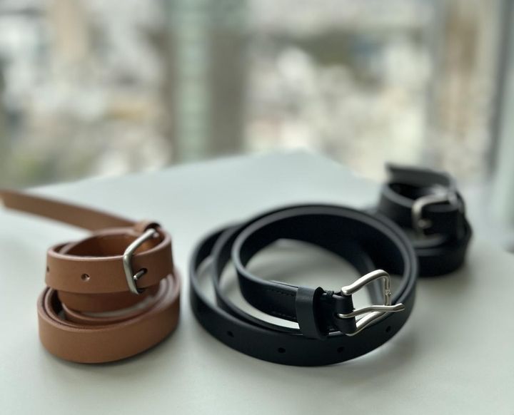 画像: 【Uniqlo U】ナローロングレザーベルト各¥2,990 www.uniqlo.com