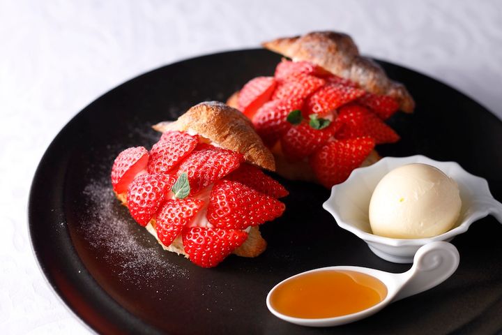 クロワッサンのフルーツサンドウィッチ