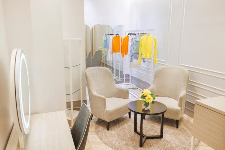 アンケートから事前セレクト＆売り場で選んだアイテムを専用個室で試着