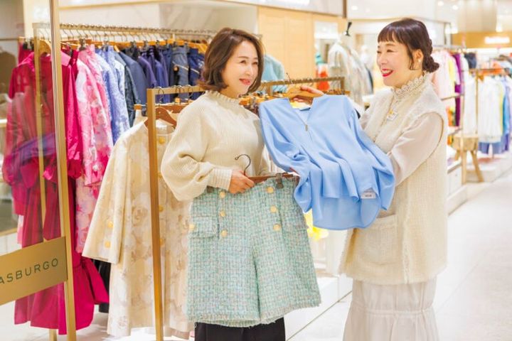 複数のブランドをまわりながらアドバイスをもらえます