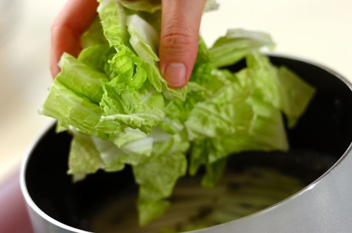 白菜の味噌汁 簡単レシピ by保田 美幸さんの作り方2