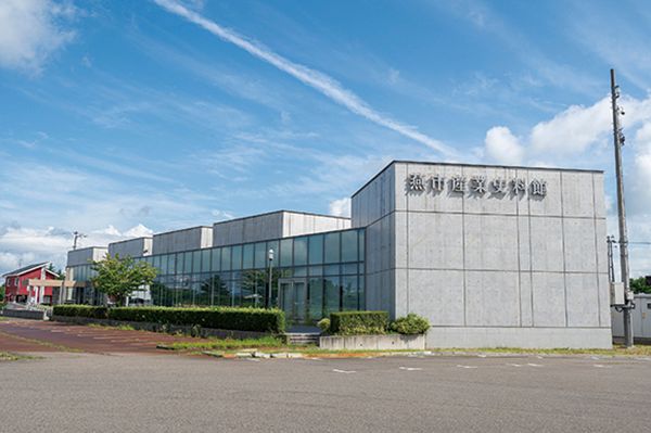 ギネス認定の世界最大スプーン＆フォークを知ってる？キャンプギアに活かされている技術とは？