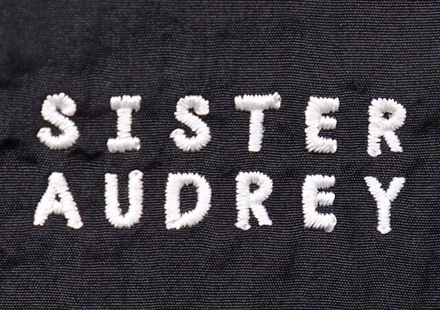 宝島社ムック付録のSISTER AUDREYの黒リュック3