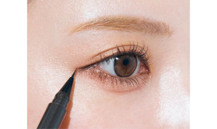 吉田朱里 美容術 落ちない アイライン