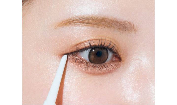 吉田朱里 美容術 落ちない アイライン