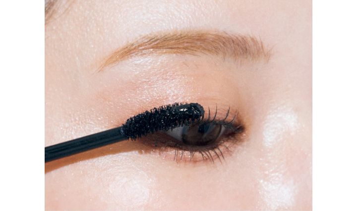 吉田朱里 美容術 落ちない マスカラ