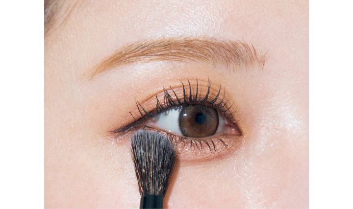 吉田朱里 美容術 落ちない アイシャドウ