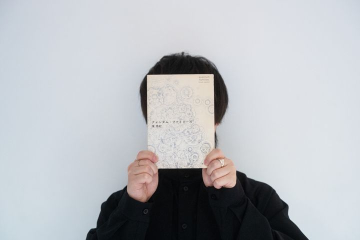 『クォンタム・ファミリーズ』 を持つ斉藤壮馬