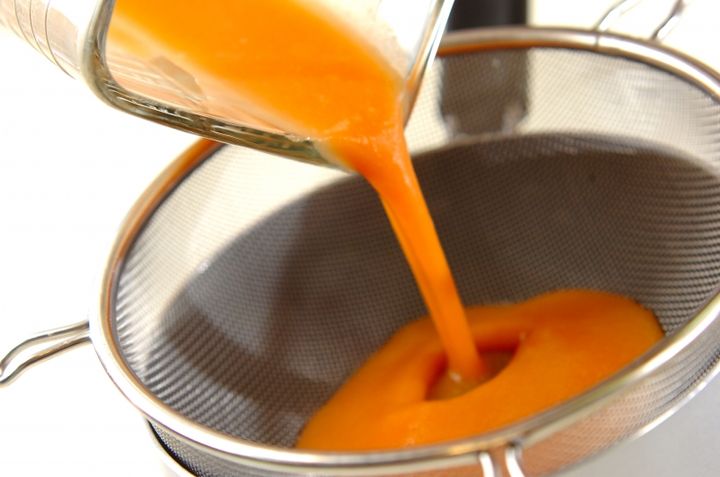 エビ風味のトマトスープの作り方4