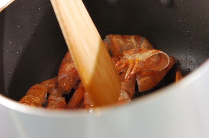 エビ風味のトマトスープの作り方1