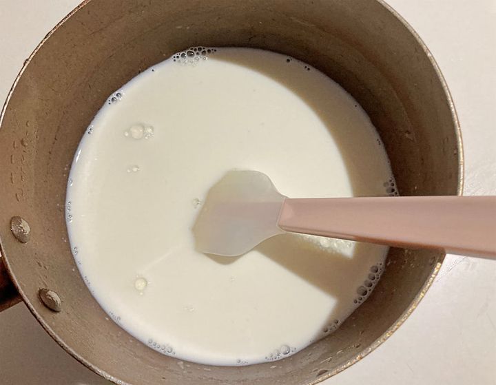 牛乳をコンロで温める