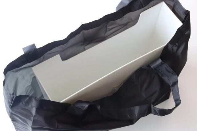 ダイソーの高級感のある折りたたみエコバッグ（ミニポーチ付、黒、グレー）