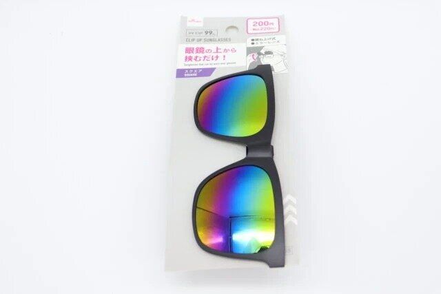 ダイソーのメガネの上からサングラス（スクエア、ミラーレンズ）のパッケージ