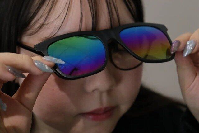 ダイソーの便利なメガネの上からサングラス（スクエア、ミラーレンズ）