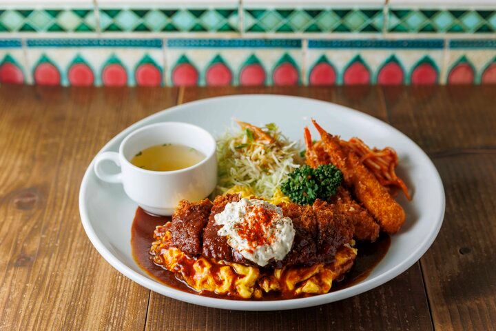 京都・西陣の隠れ桜を訪ねて、かわいい鹿の襖絵やカフェめぐりも♪