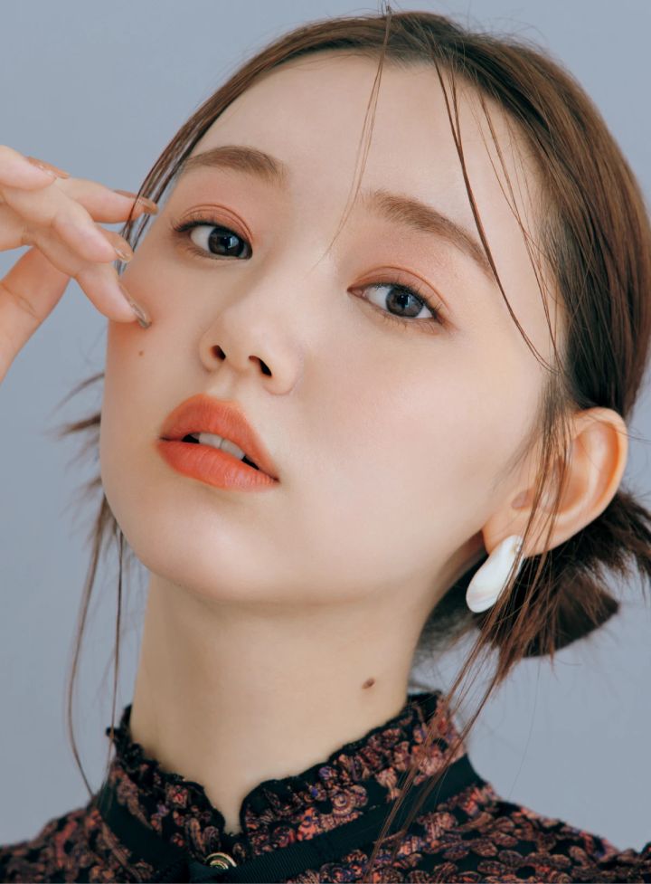 林由香里 アイシャドウ前 コンシーラー 目元に立体感を