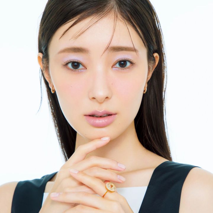 林 由香里メイク KANEBO アイシーカラー