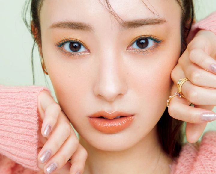 林由香里 メイク 春 オレンジ グリーンのバイカラー