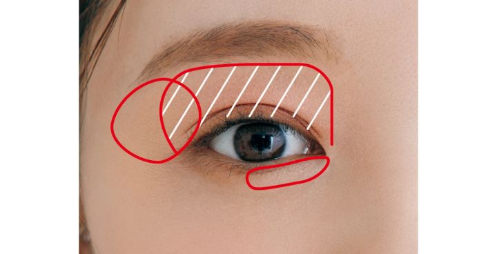 林由香里 アイシャドウ前 コンシーラー 目元に立体感を