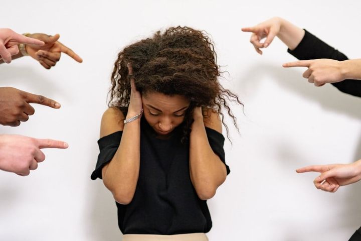 うつ病リスクの高い女性の脳は、称賛ではなく批判を受けた時に、より活発になると判明。うつ病予防に役立つかも