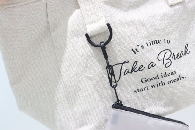 ダイソー 肩にかけられるショッピングバッグ ナスカン