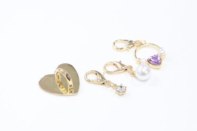 ダイソー 5040 スマホチャーム（ハートフープ、4P）