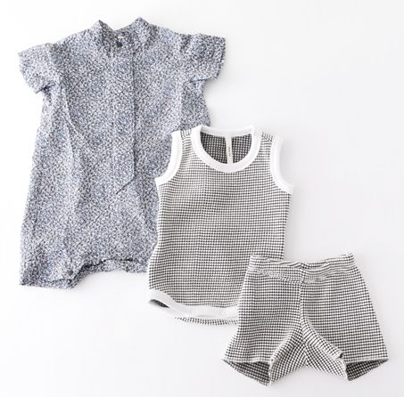 出産祝いに喜ばれそう。モノトーンのシックな「ベビーウェア」をおすすめ！【こどモノ4月号】の画像1