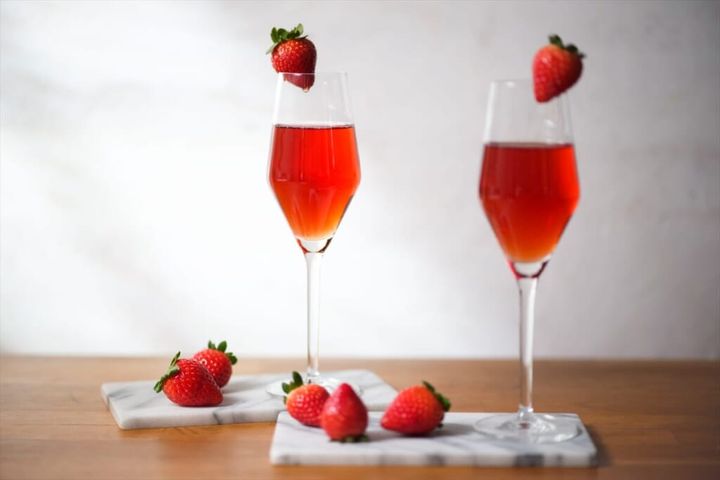 成城石井 オリジナル いちごスパークリング