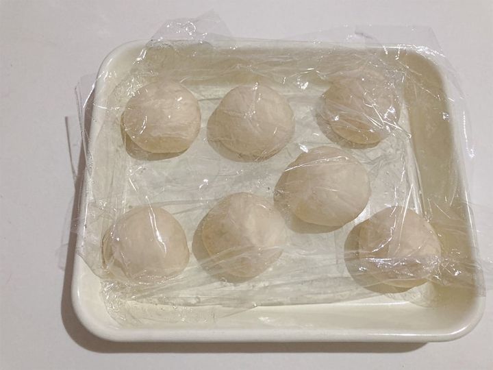 分割して休ませている生地