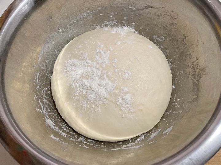 打ち粉をふった生地