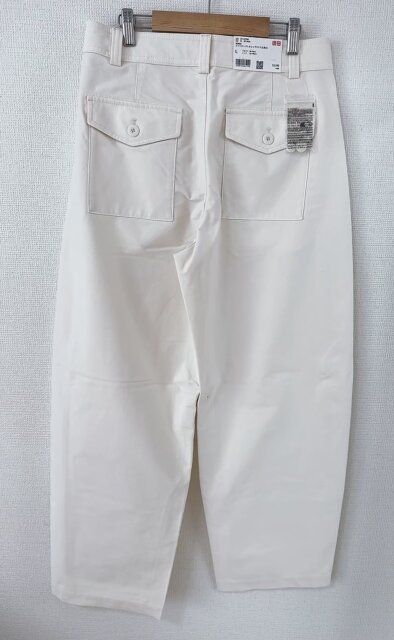 ユニクロ ジャージーバレルレッグパンツ BEIGE 後ろ側 ポケット付き