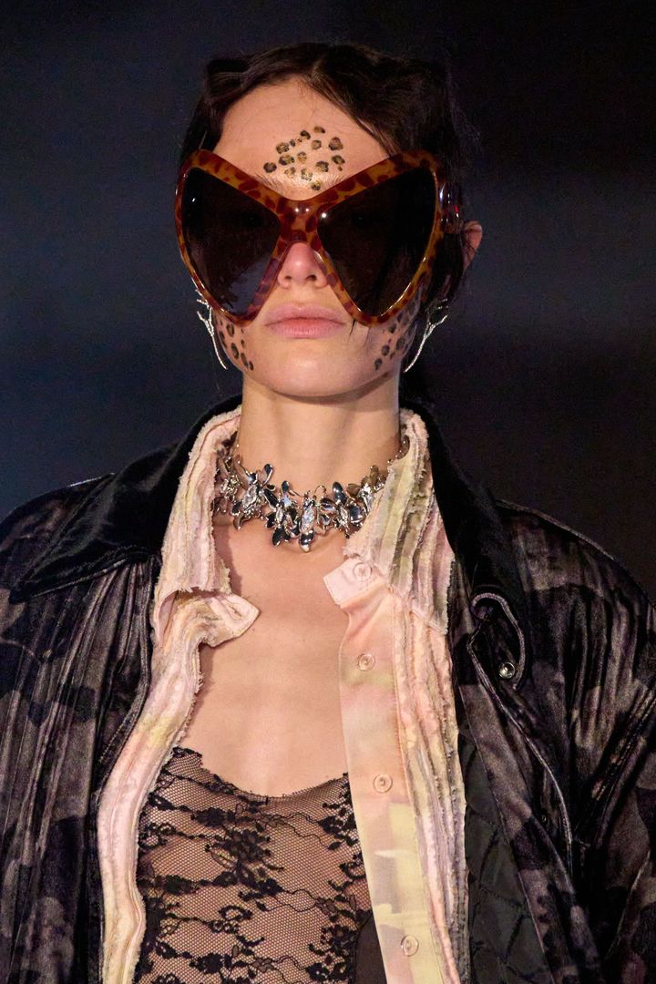 コリーナ ストラーダ 2025-26年秋冬コレクションより。