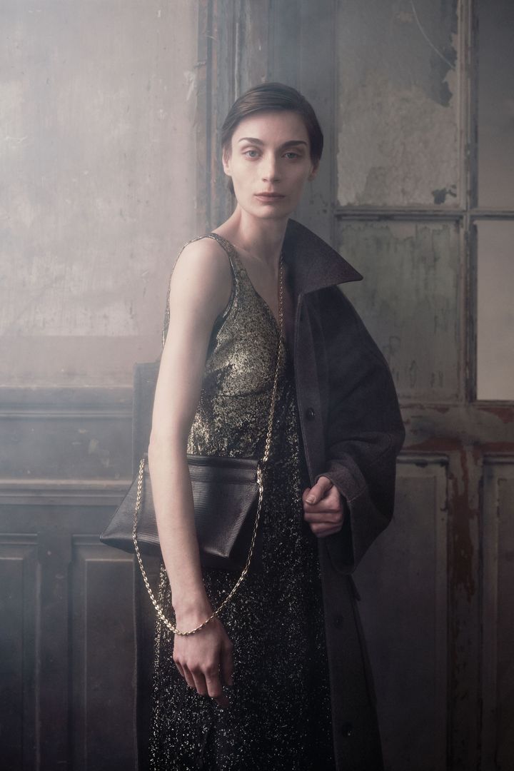 コー 2025-26年秋冬コレクションより。