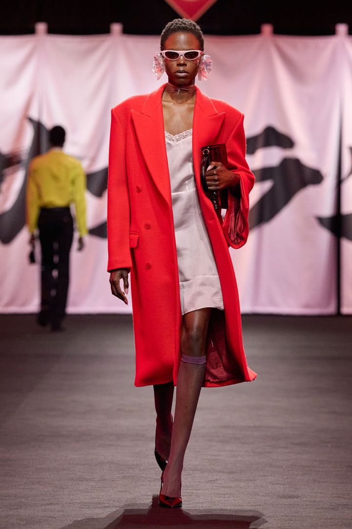 カサブランカ 2025-26年秋冬コレクションより。