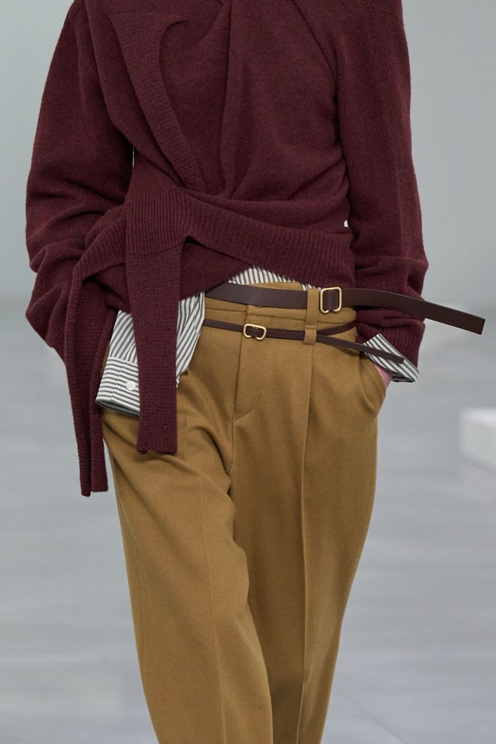 イッセイ ミヤケ 2025-26年秋冬コレクションより。