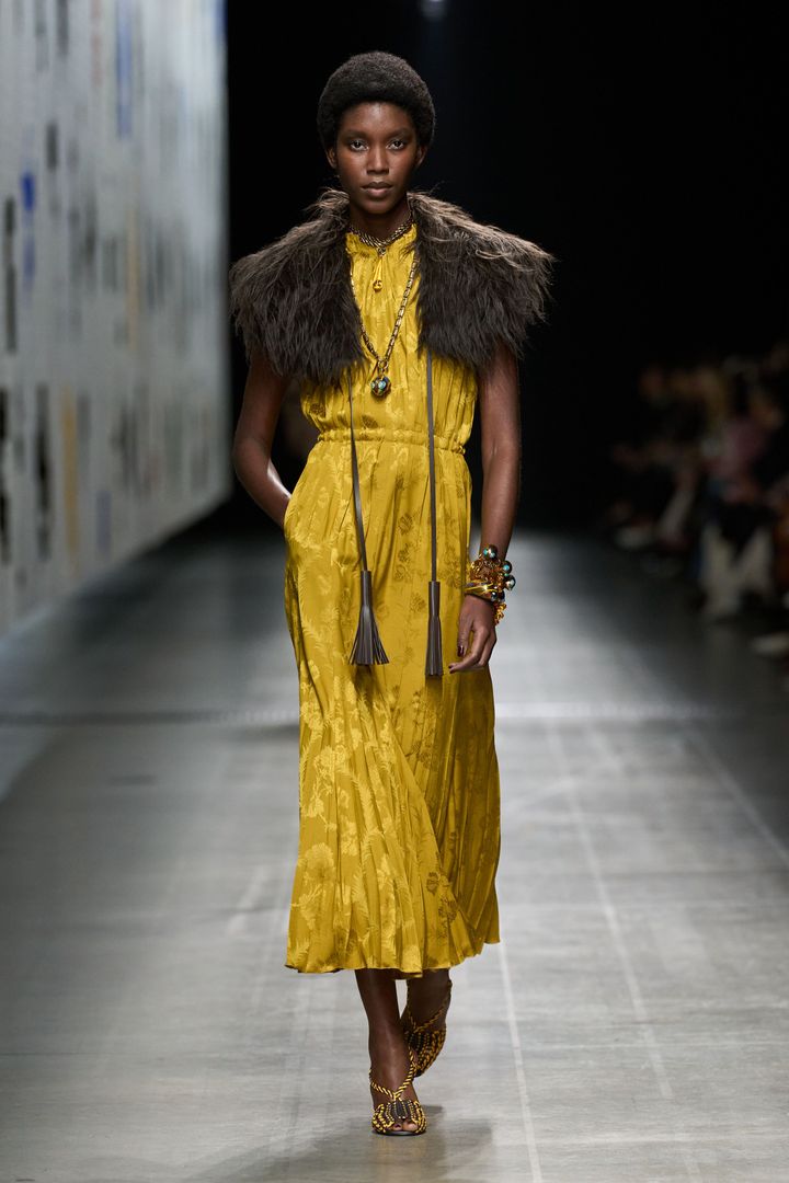 エトロ 2025-26年秋冬コレクションより。