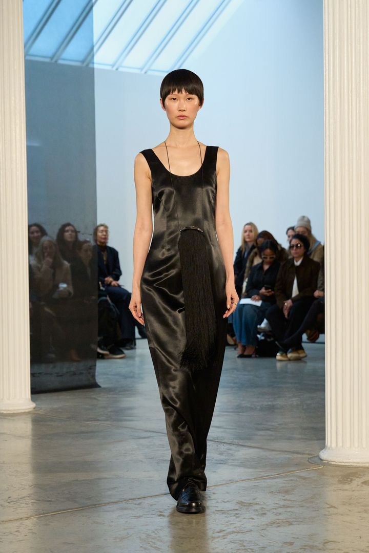 カルメイヤー 2025-26年秋冬コレクションより。