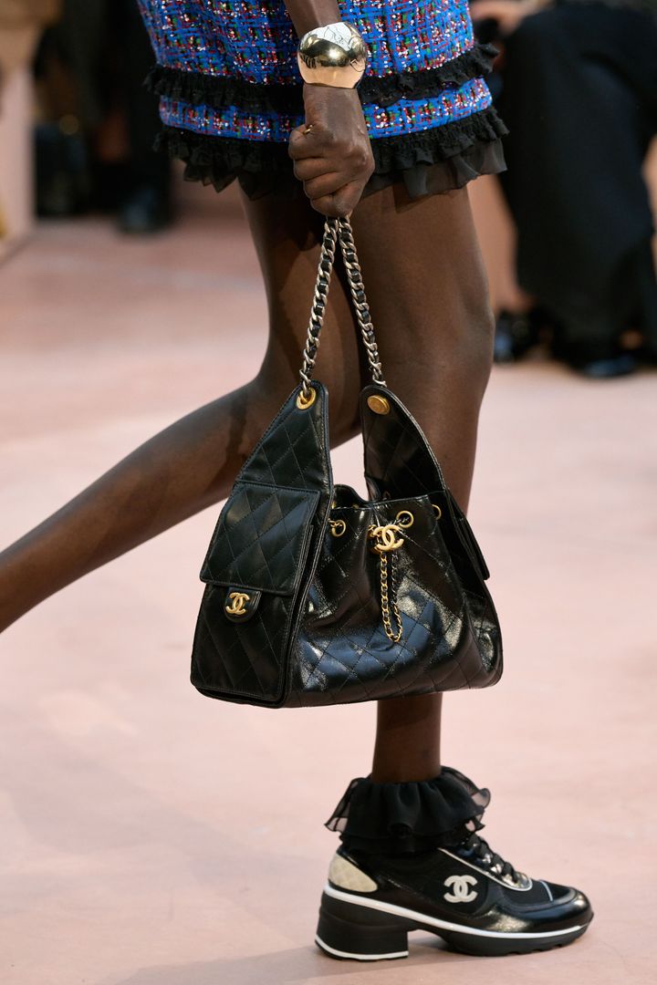 シャネル 2025-26年秋冬コレクションより。