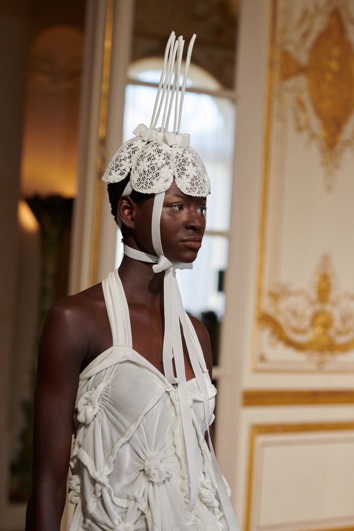 ロイシン ピアス 2025-26年秋冬コレクションより。