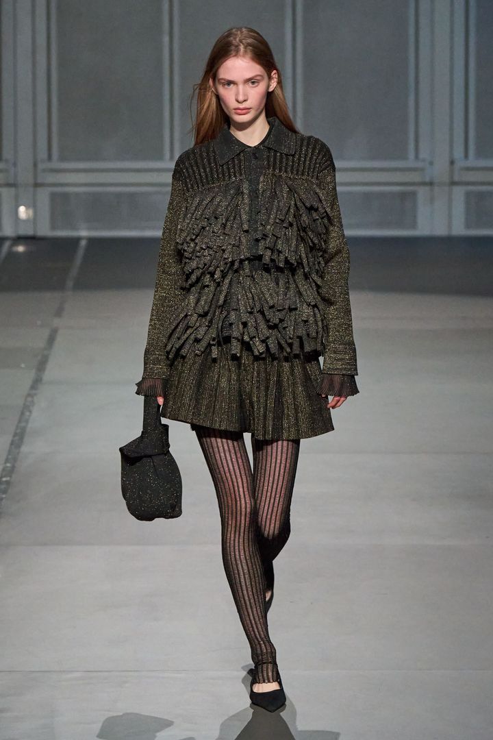 シーエフシーエル 2025-26年秋冬コレクションより。