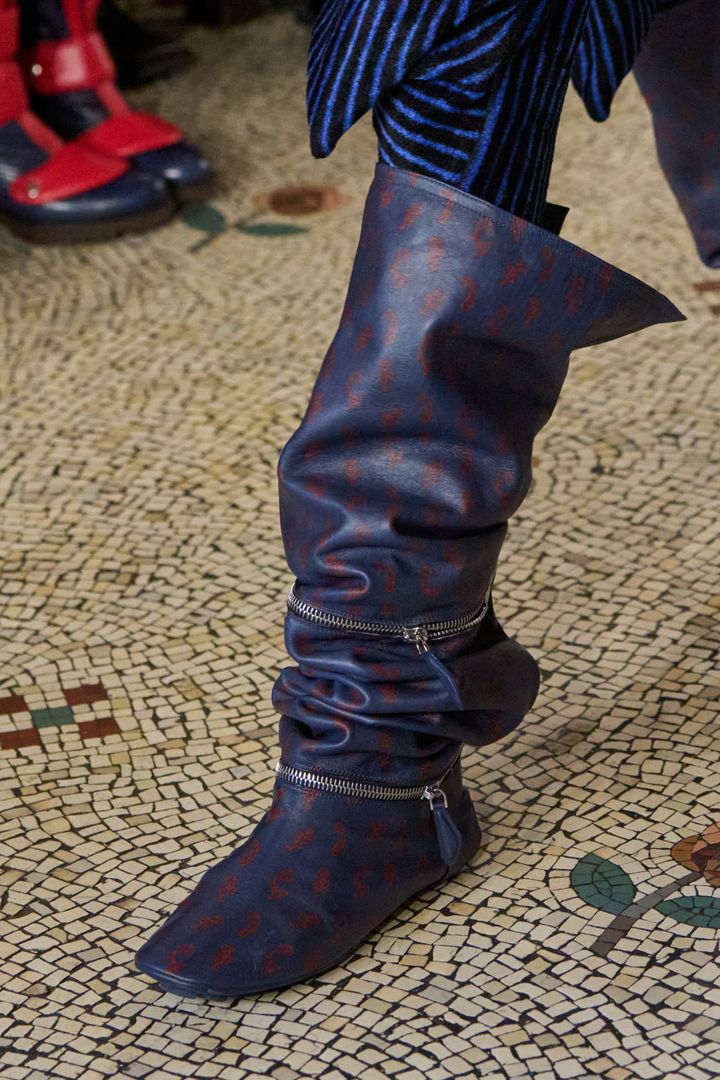 キコ・コスタディノフ 2025-26年秋冬コレクションより。