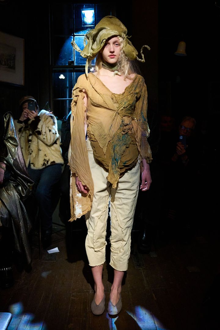 パオロ カルザナ 2025-26年秋冬コレクションより。