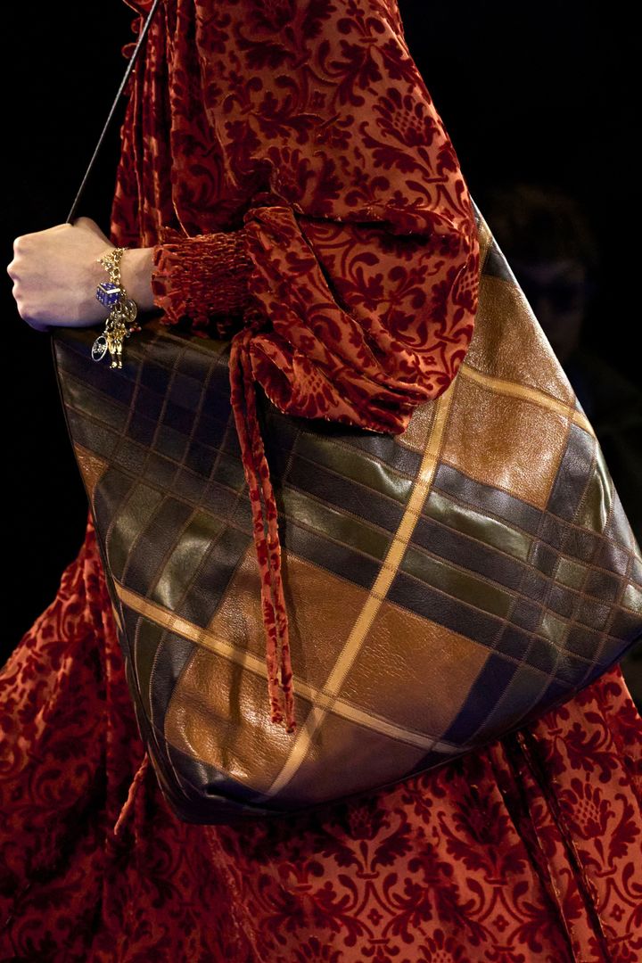 バーバリー 2025-26年秋冬コレクションより。