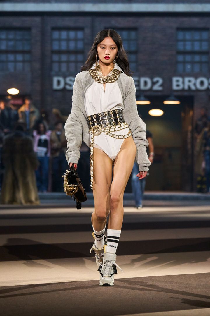 ディースクエアード 2025-26年秋冬コレクションより。