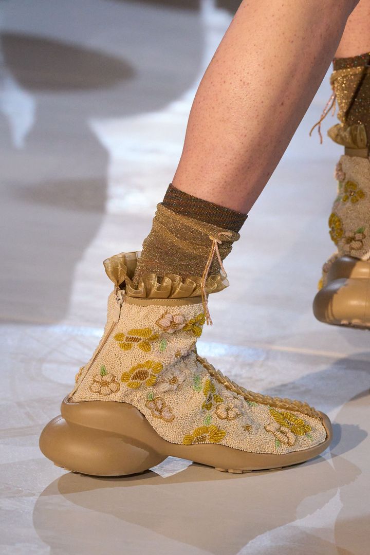 コリーナ ストラーダ 2025-26年秋冬コレクションより。