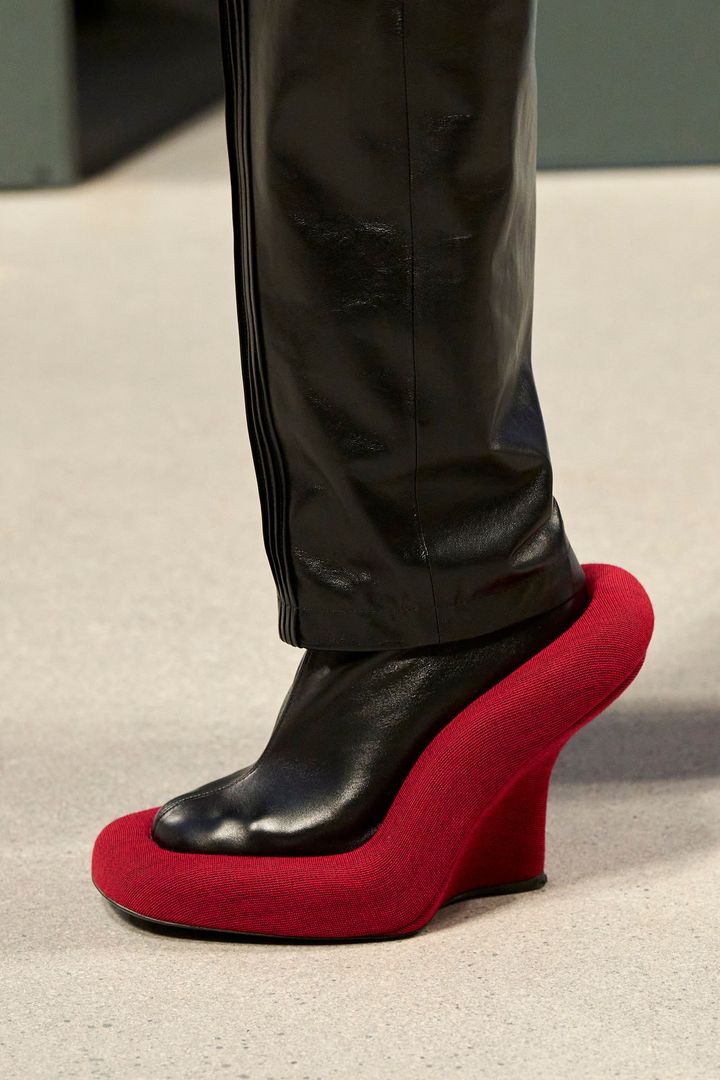 ルイ・ヴィトン 2025-26年秋冬コレクションより。