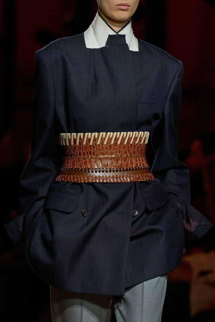 ドリス ヴァン ノッテン 2025-26年秋冬コレクションより。